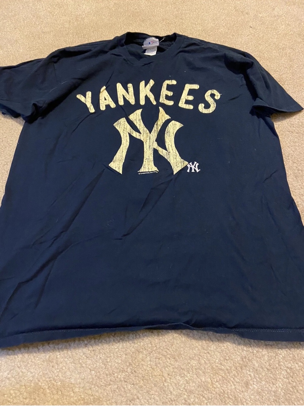 genuine merchandise size large yankee shirt